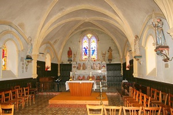 Dans l'église de Carneville